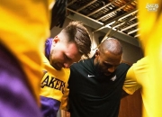 ac米兰-湖人队球员友谊赛事让球迷感动，队伍凝聚力大增的简单介绍