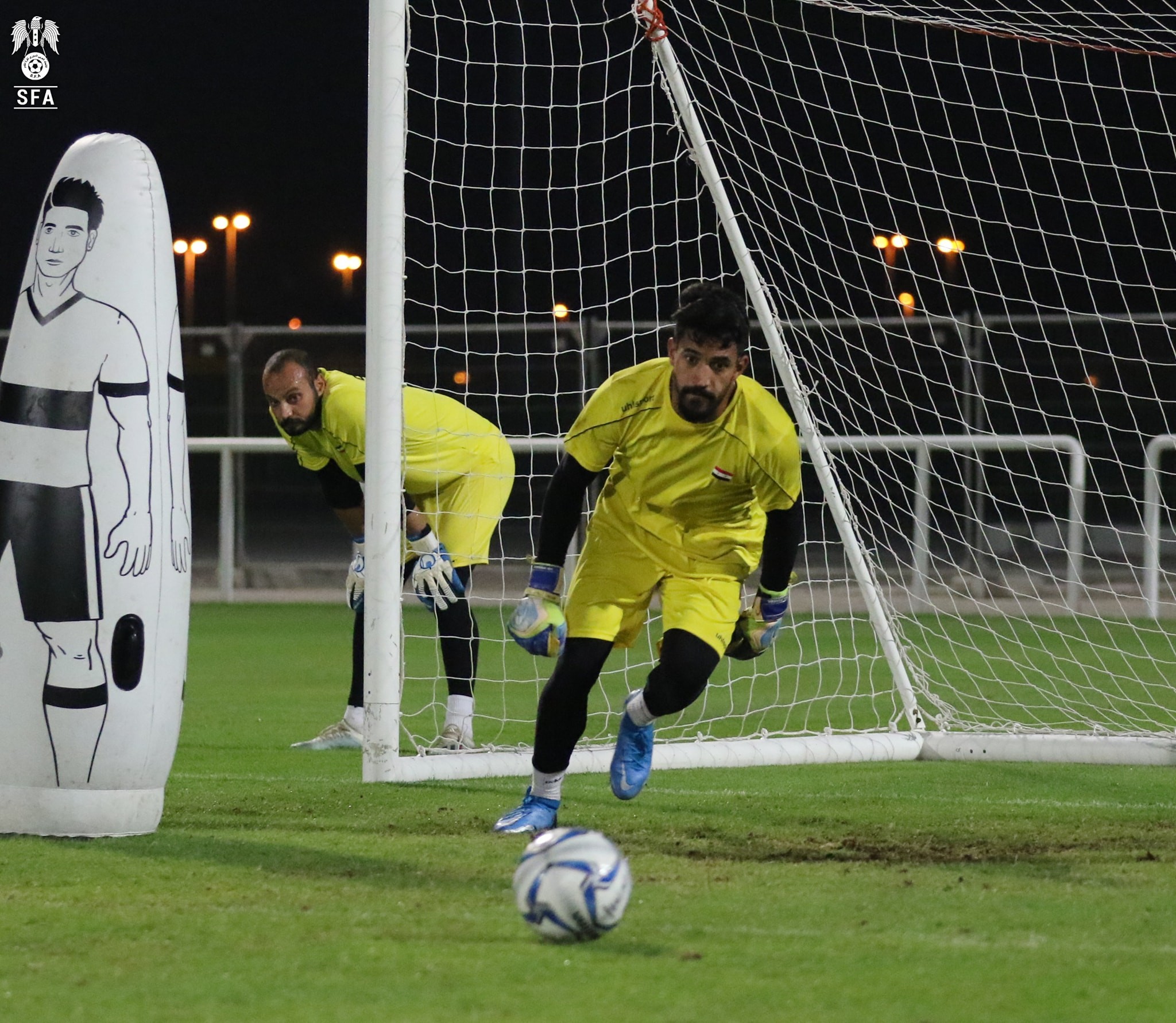 包含佩斯卡拉队球员脉动赛前，训练备战态势良好的词条