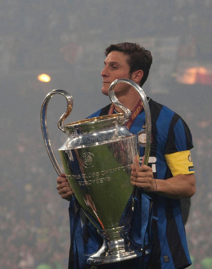 米兰德比双雄大战,皮耶罗成为焦点 米兰德比双雄大战,皮耶罗成为焦点