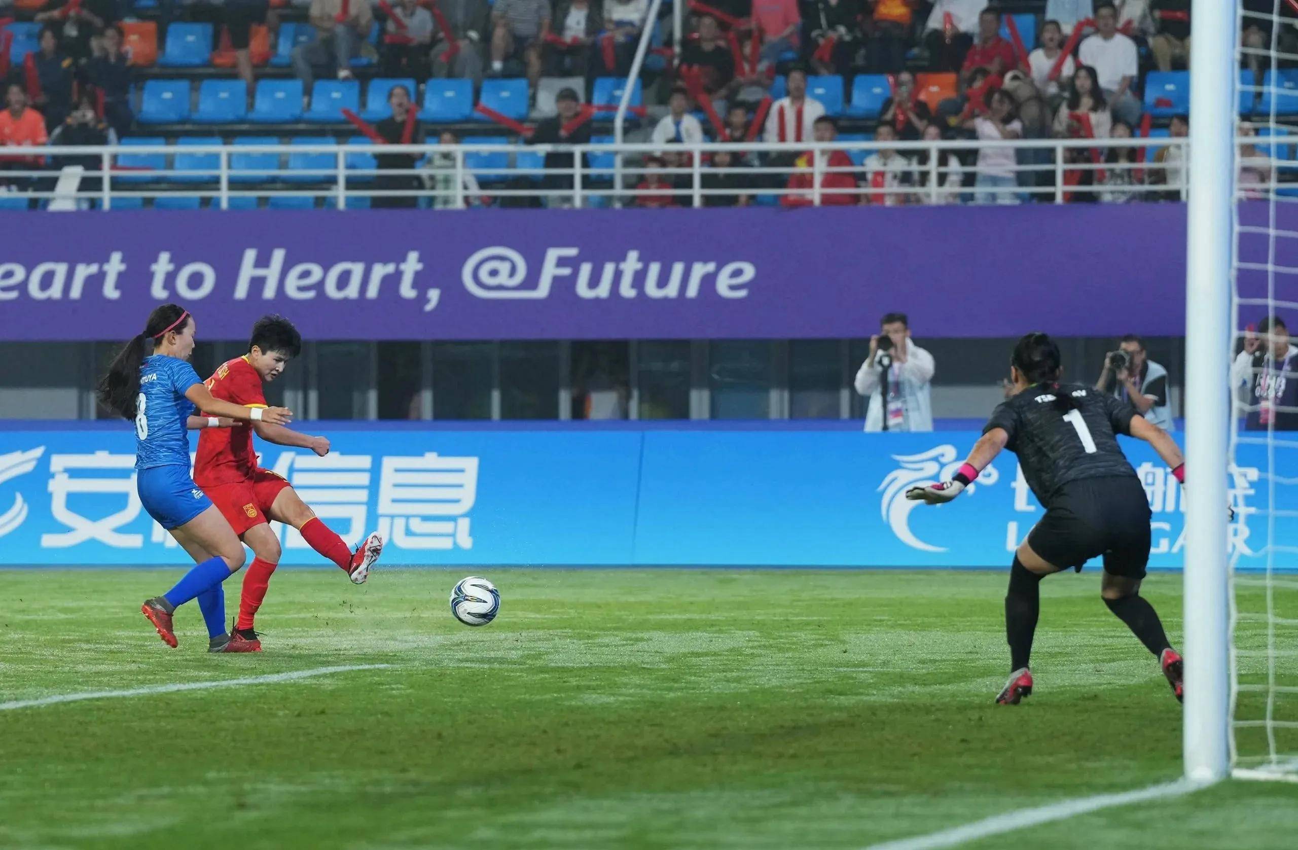 包含中国女足豪取胜利，展现超群实力晋级决赛的词条