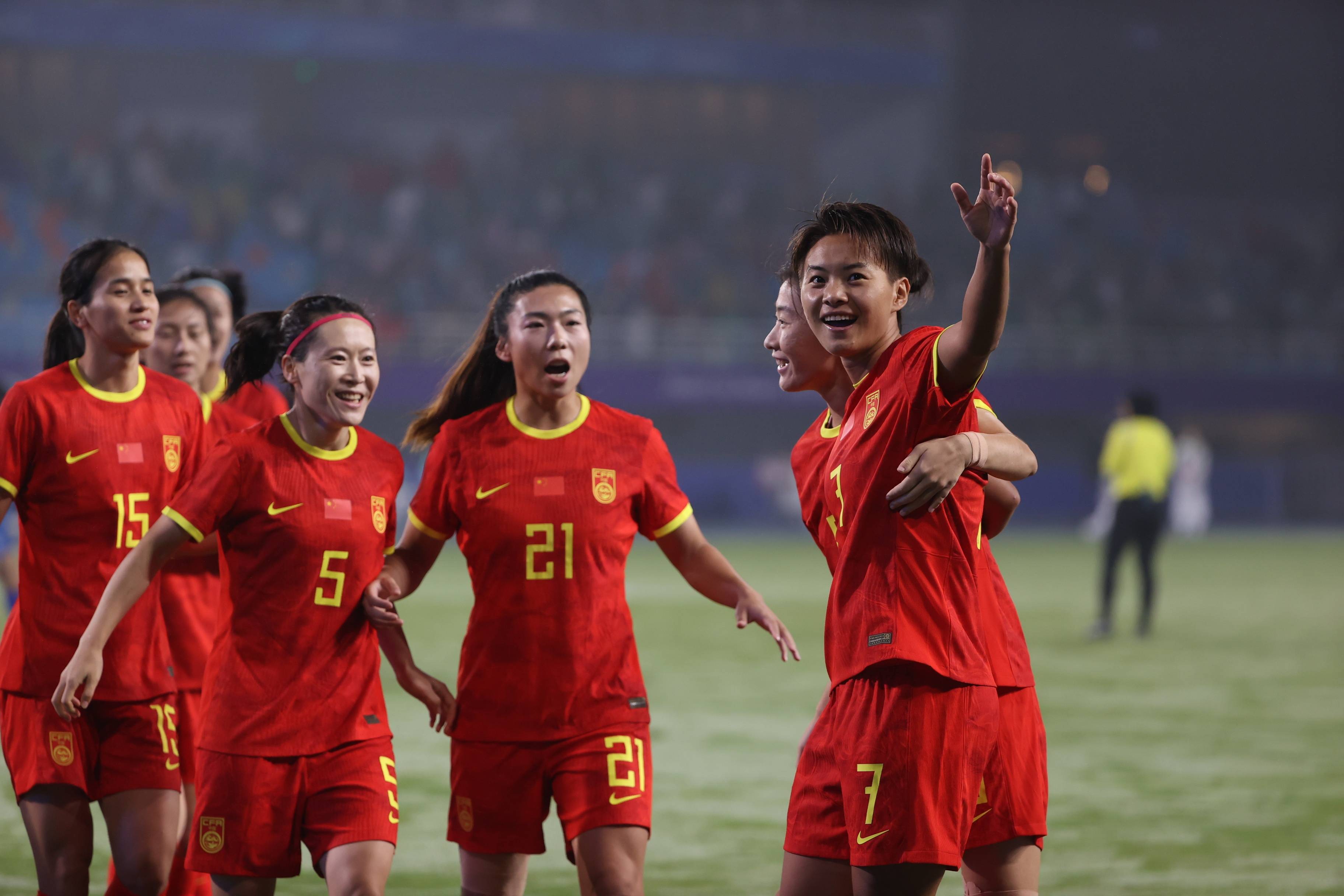 包含中国女足豪取胜利，展现超群实力晋级决赛的词条