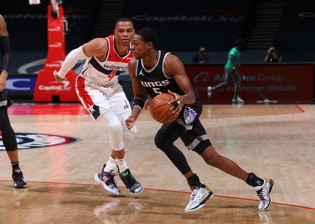 包含国王战胜奇才，霍姆斯砍下全队最高分的词条