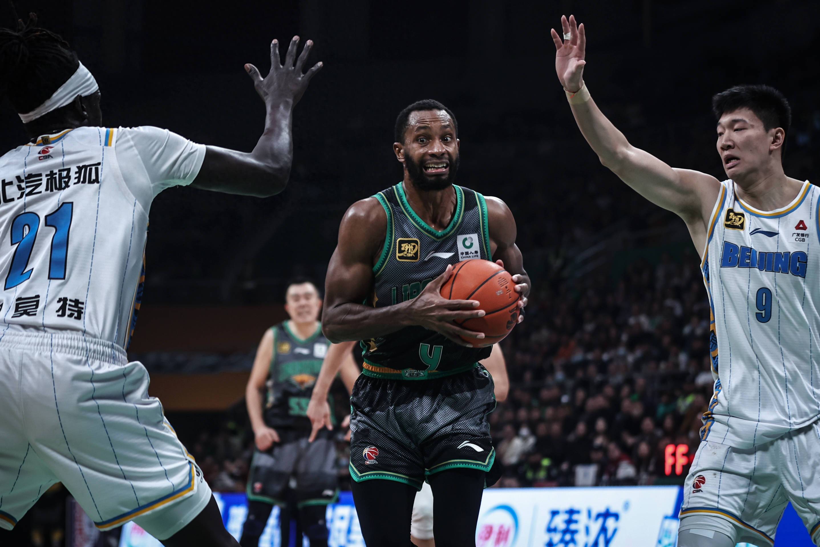 关于球场上球员披荆斩棘，一路晋级决赛的信息