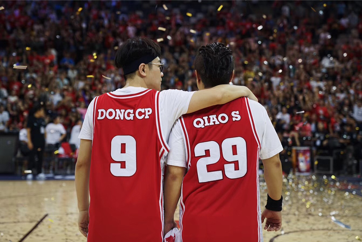 包含篮球巨星获奖后发表演说感激球迷的词条 包含篮球巨星获奖后发表演说感激球迷的词条