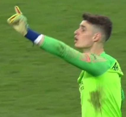 包含伯恩茅斯在赛场上势如破竹，一路领先的词条