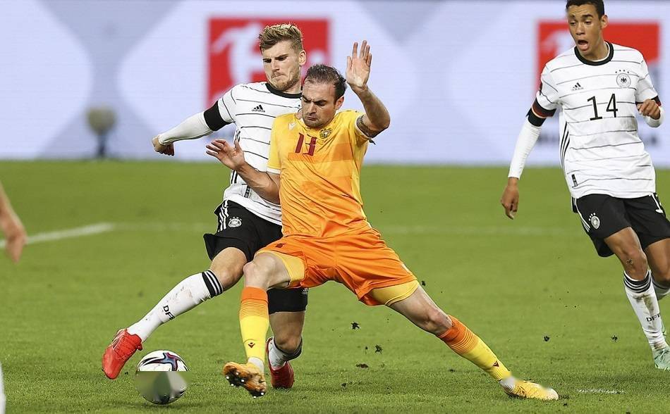 冰岛险胜罗马尼亚，小组领先优势明显