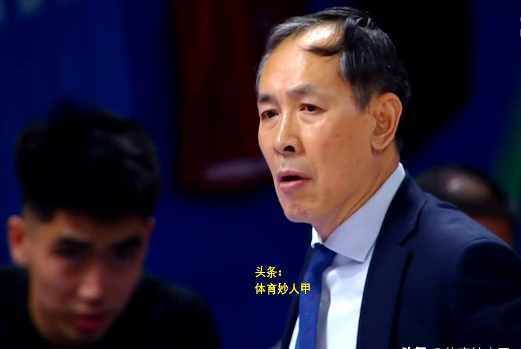 关于主教练寻求阵容变革，助球队止跌反弹的信息