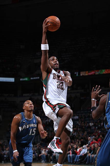 猛龙再胜奇才,保持不败纪录 猛龙再胜奇才,保持不败纪录