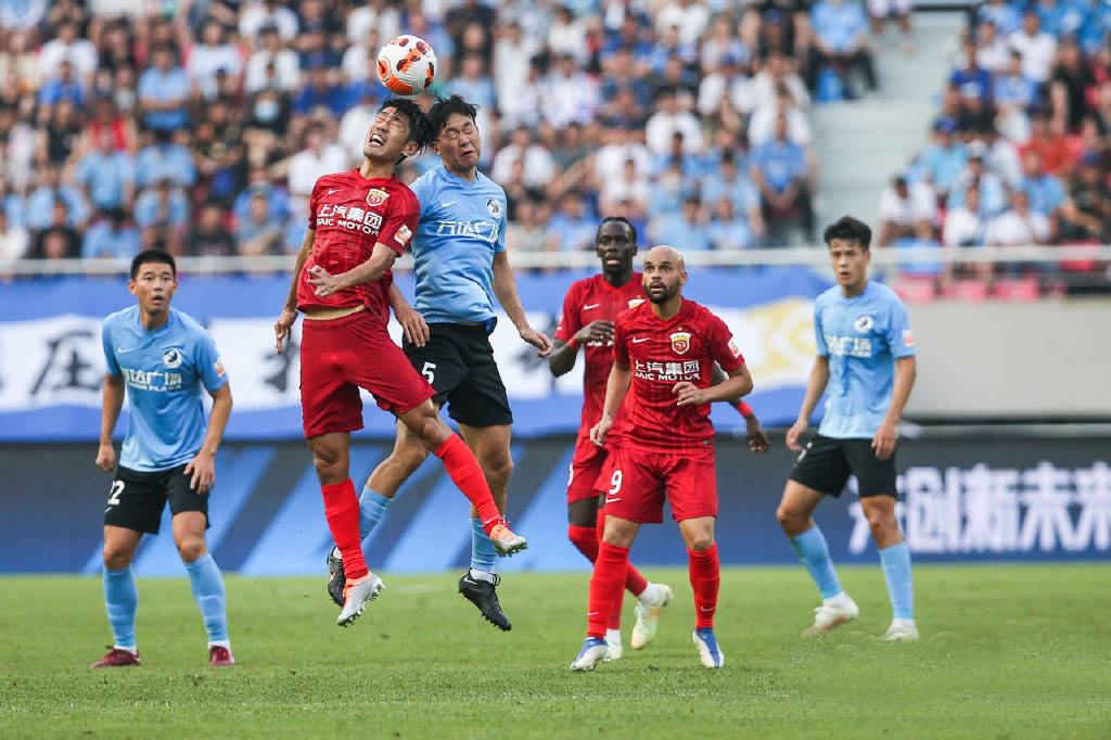 意大利足球风云变幻：球迷热情呐喊加油的简单介绍