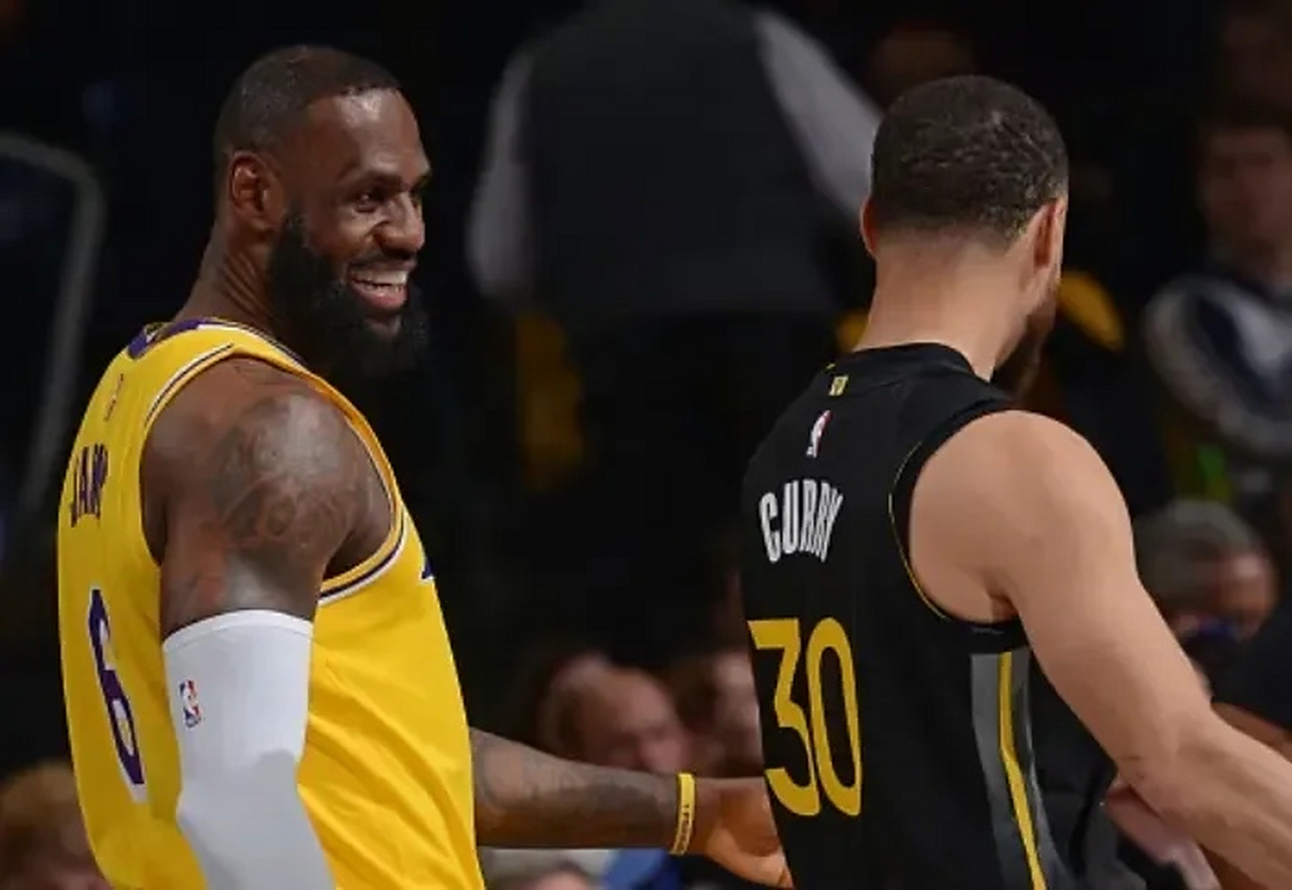 勇士险胜湖人,保持不败记录!的简单介绍 勇士险胜湖人,保持不败记录!的简单介绍