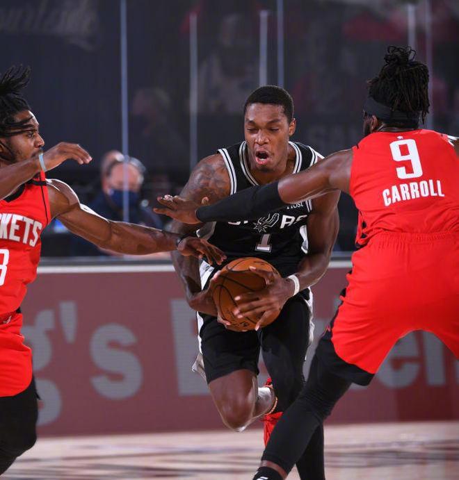 火箭逆转太阳，保持九连胜