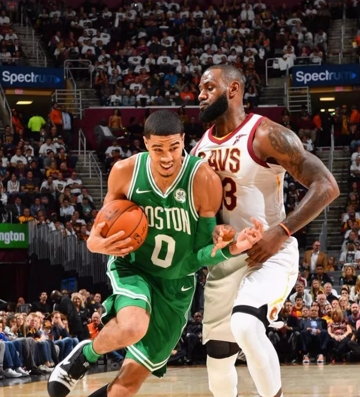 猛龙逆转绿军，保持不败壮举