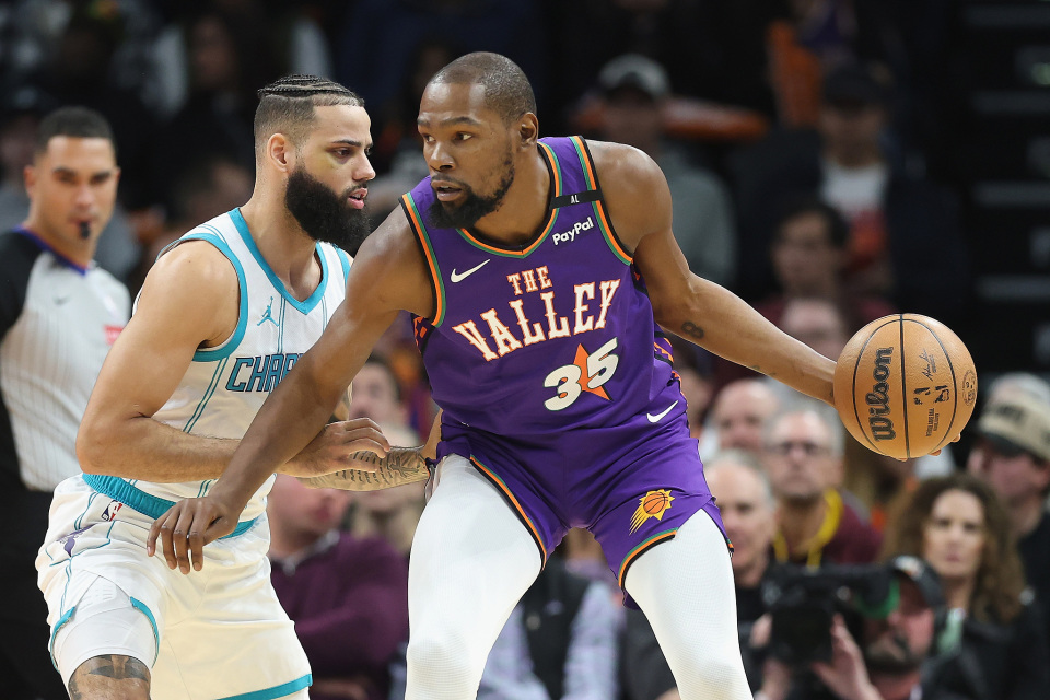 太阳主场惊险击败黄蜂